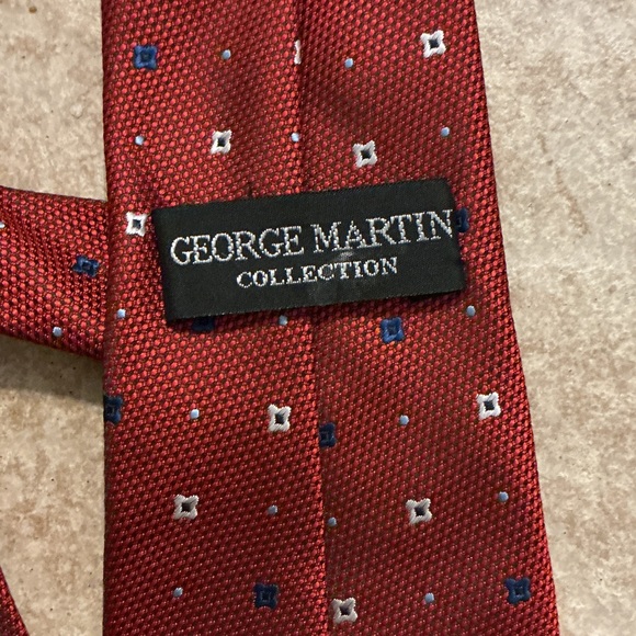George Martin Collection Elegant Red Patterned Men's Tie - Picture 2 of 2